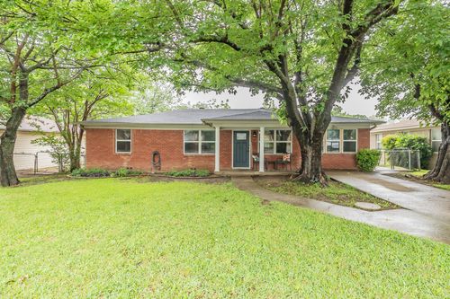 1009 Zelda Dr, Hurst, TX, 76053-4132 | Card Image