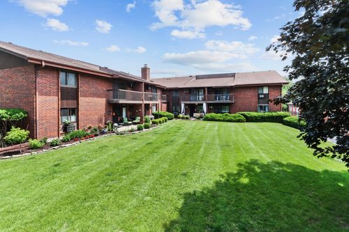 1270 Wisconsin St, LAKE GENEVA, WI, 53147-1757 | Card Image