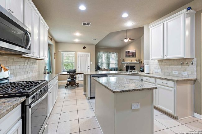 12301 Lattice Cv, House other with 4 bedrooms, 3 bathrooms and null parking in Schertz TX | Image 7