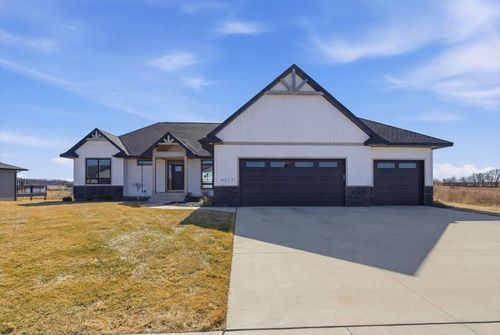 4717 Wild Horse Dr, Cedar Falls, IA, 50613 | Card Image