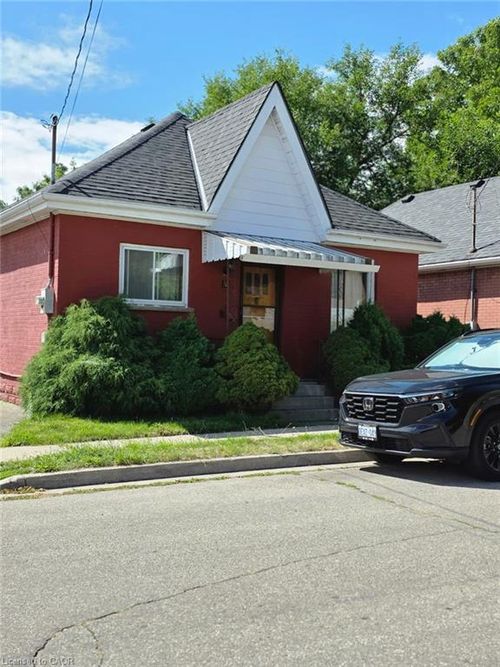 30 Emilie St, Brantford, ON, N3S1S4 | Card Image