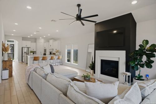 1920 Highland, Seguin, TX, 78155-2985 | Card Image