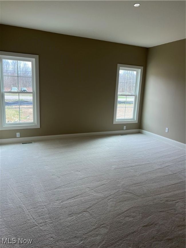 Unfurnished room with carpet | Image 11