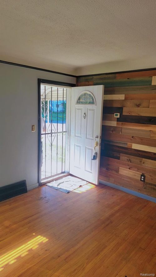 6450 Piedmont St, Detroit, MI, 48228-4951 | Card Image