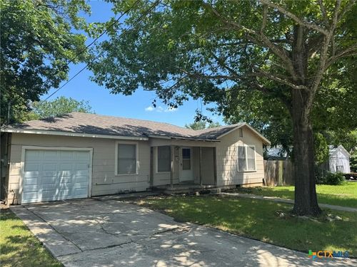 809 Leissner St, Seguin, TX, 78155-4211 | Card Image