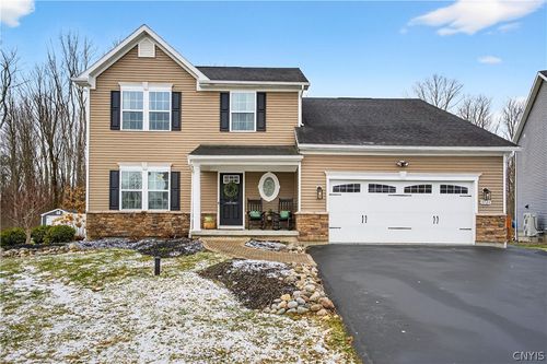 8524 Mcnamara Dr, Clay, NY, 13041-8819 | Card Image