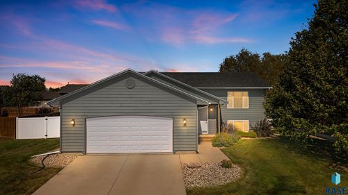 7612 W Waterford St, Sioux Falls, SD, 57106-9006 | Card Image