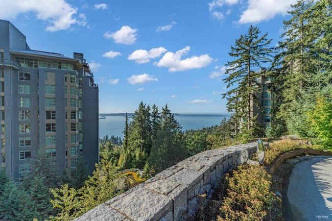 503 - 3355 Cypress Place, Condo with 3 bedrooms, 2 bathrooms and 2 parking in West Vancouver BC | Image 4