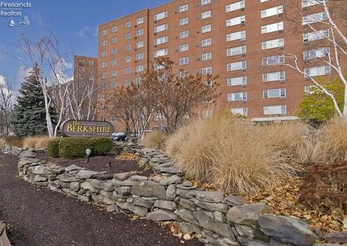 617-11820 Edgewater Drive, Lakewood, OH, 44107 | Card Image