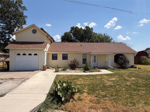 805 S 3rd St, Grandview, TX, 76050-2307 | Card Image