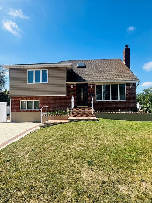 6 Martin St, Massapequa, NY, 11758-3731 | Card Image