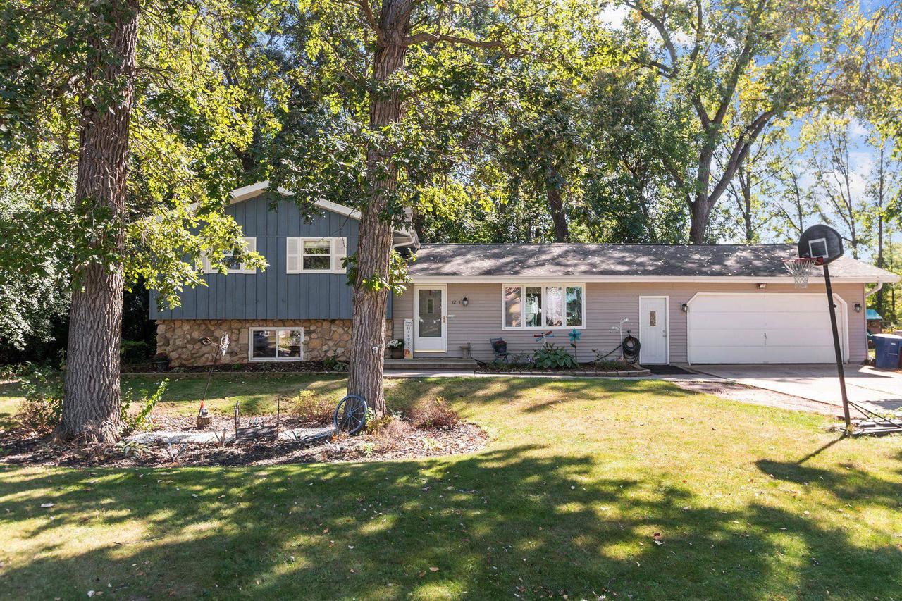 Woodland Dr, Menasha, WI 54952