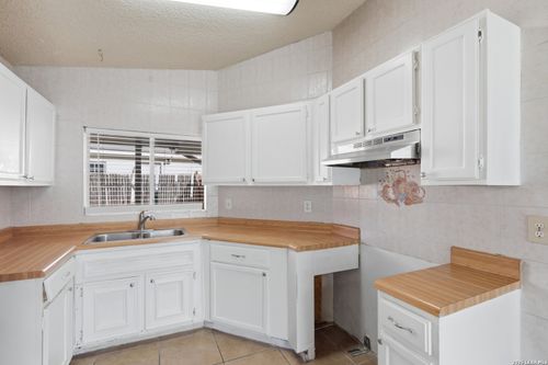 6086 Glacier Sun Dr, San Antonio, TX, 78244-1147 | Card Image