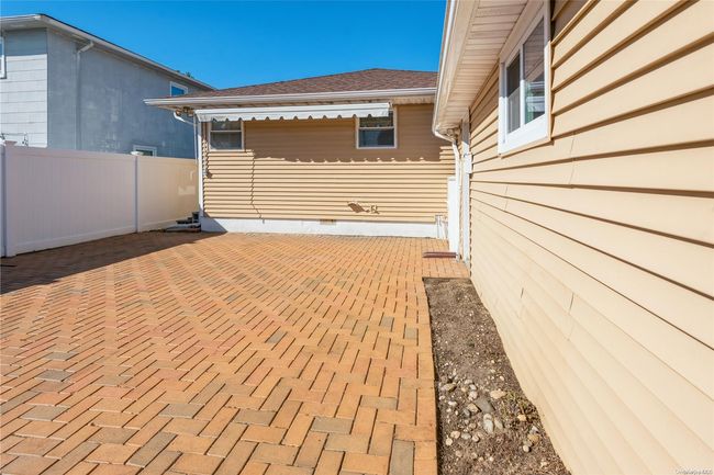 21 W Neptune Ave, House other with 2 bedrooms, 1 bathrooms and null parking in Lindenhurst NY | Image 5