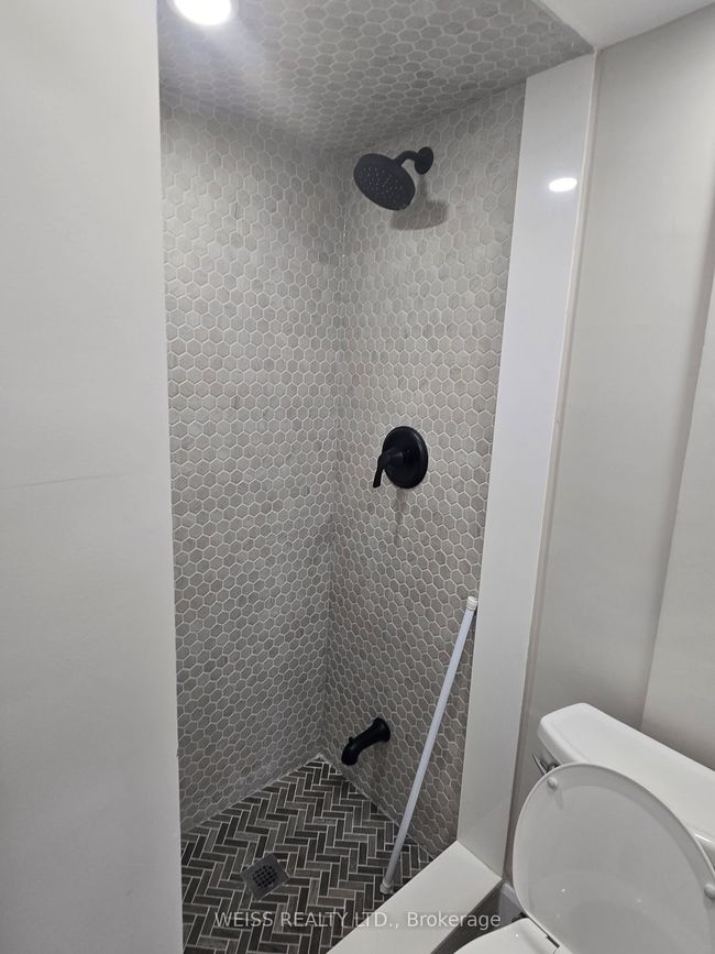 14 Snowood Crt, House attached with 3 bedrooms, 2 bathrooms and 4 parking in North York ON | Image 9