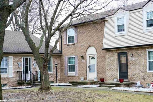 45571 Ledgewood St, Macomb, MI, 48044-3935 | Card Image