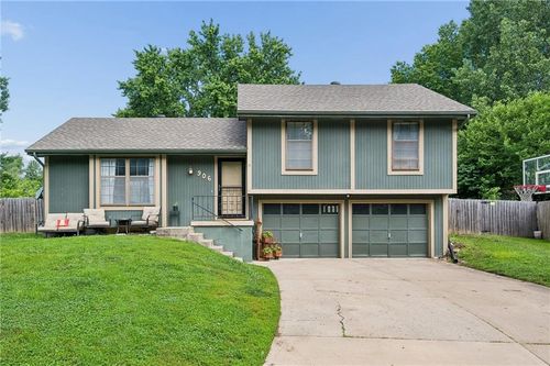 906 Shiloh Ct, Liberty, MO, 64068-9468 | Card Image