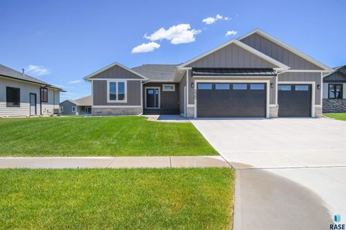 520 Quartzite Ave, Tea, SD, 57064-2693 | Card Image