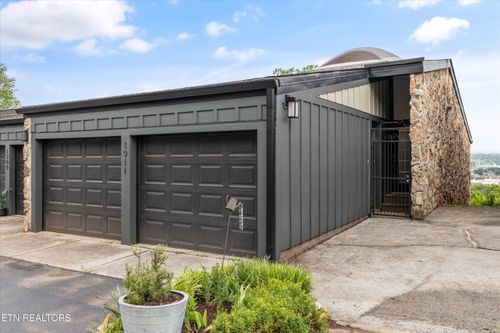 1911 Cherokee Bluff Dr, Knoxville, TN, 37920-2253 | Card Image