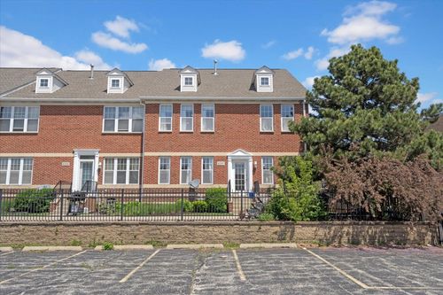 8207 Lincoln Ave, Skokie, IL, 60077-2411 | Card Image