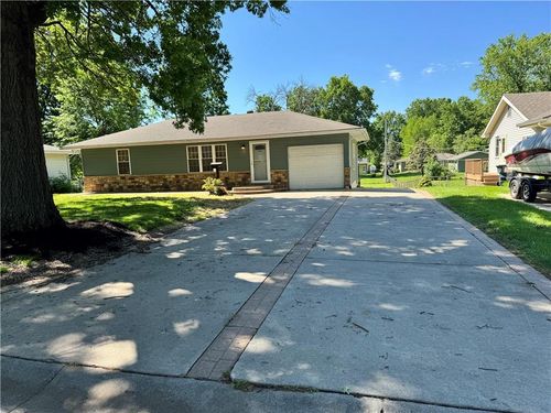 1401 Ne 67th St, Gladstone, MO, 64118-3539 | Card Image