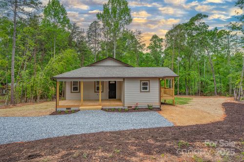371 Amber Oaks Dr, Rutherfordton, NC, 28139-7801 | Card Image