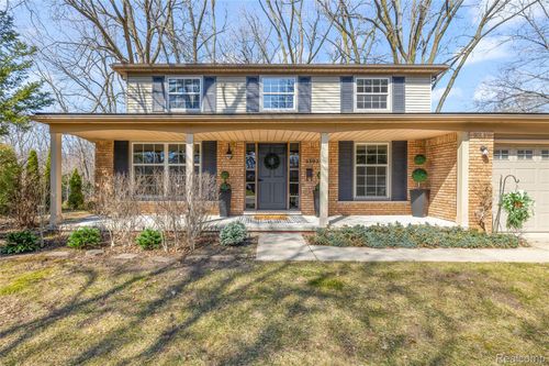 35034 Munger Dr, Livonia, MI, 48154-2413 | Card Image