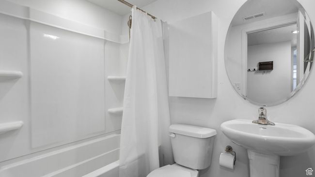 Bathroom with shower / bath combo with shower curtain and toilet | Image 8