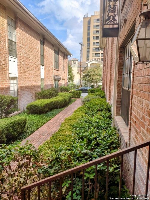 apt-206b-7815 Broadway, San Antonio, TX, 78209-2551 | Card Image