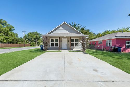 731 W Bond St, Denison, TX, 75020-2209 | Card Image