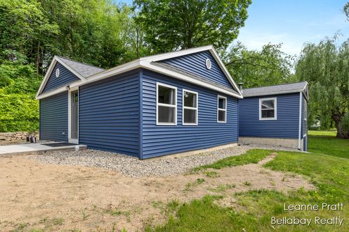 325 Donna Dr, Lake Odessa, MI, 48849-9328 | Card Image