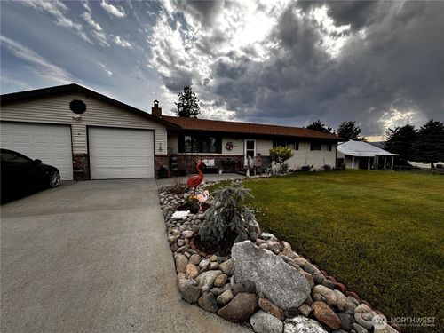 246 E 1st St, Tonasket, WA, 98855-9002 | Card Image