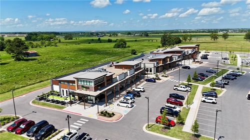 5653 Gateway Ave, Tontitown, AR, 72762-7064 | Card Image