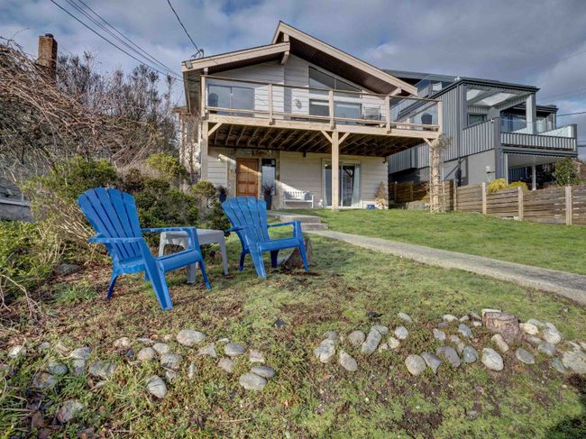 529 S Fletcher Road, House other with 4 bedrooms, 2 bathrooms and 2 parking in Gibsons BC | Image 2