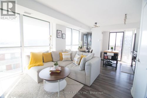1017-120 Varna Dr, North York, ON, M6A0B3 | Card Image