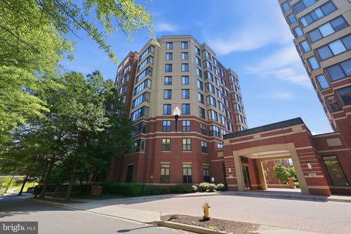 504-2220 Fairfax Dr, ARLINGTON, VA, 22201-6630 | Card Image