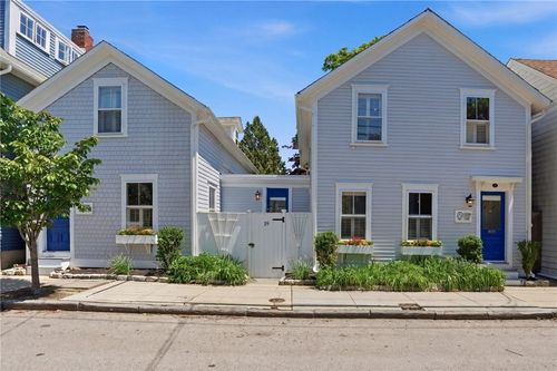 19 3rd St, Newport, RI, 02840-2422 | Card Image