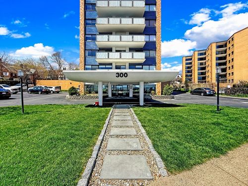 203-300 Lynn Shore Dr, Lynn, MA, 01902-4928 | Card Image