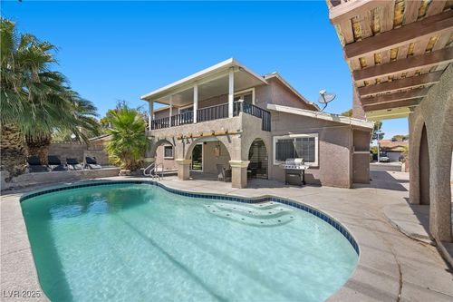 2571 Vegas Valley Dr, Las Vegas, NV, 89121-1319 | Card Image