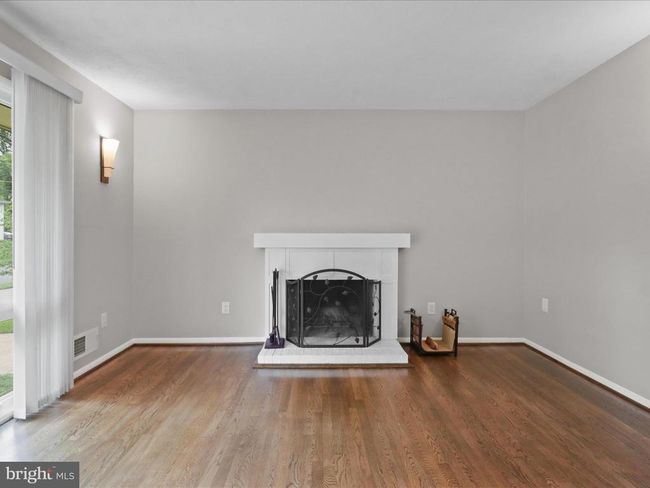 5415 Juliet St, House other with 4 bedrooms, 2 bathrooms and null parking in SPRINGFIELD VA | Image 5