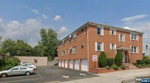 41 W Church St, Bergenfield, NJ, 07621-1794 | Card Image
