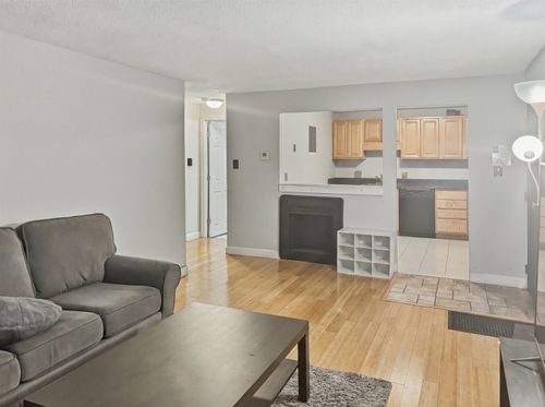 1-17 Silvestri Cir, Derry, NH, 03038-1328 | Card Image