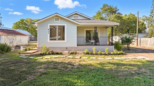 611 Qualls St, Gonzales, TX, 78629-2324 | Card Image