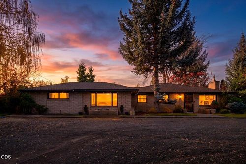 2846 W Antler Ave, Redmond, OR, 97756-6772 | Card Image