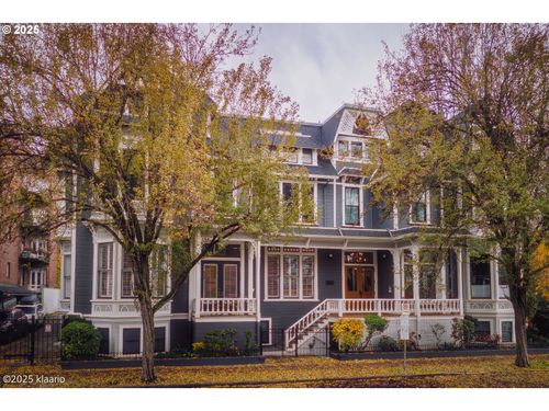 133 Nw 18th Ave, Portland, OR, 97209-2125 | Card Image
