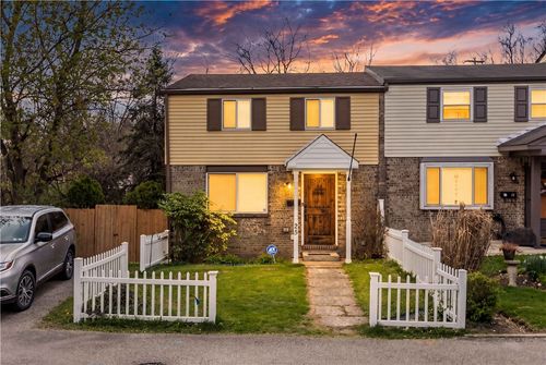 25 Krist Glen Dr, Swissvale, PA, 15218-1927 | Card Image