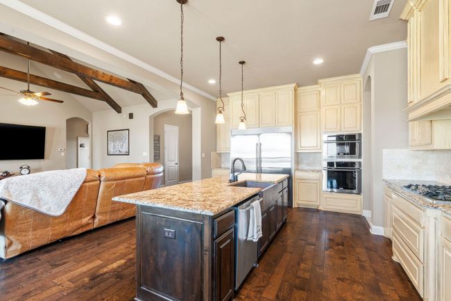 617 Zmolek Rd, House other with 3 bedrooms, 3 bathrooms and null parking in Ennis TX | Image 11