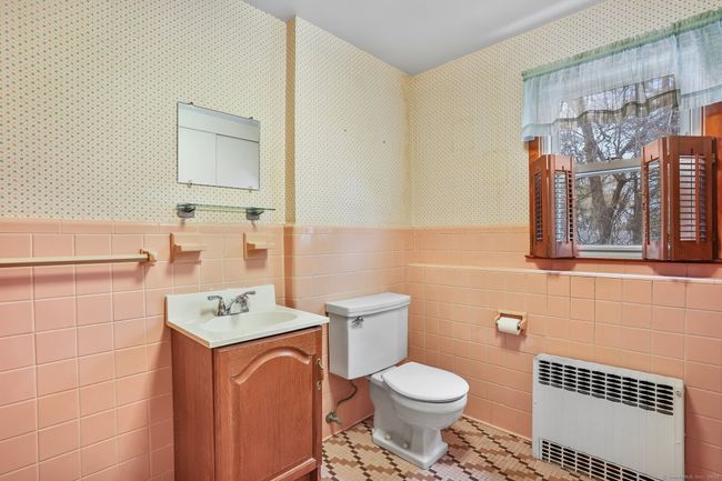 50 Poplar St, House other with 3 bedrooms, 2 bathrooms and null parking in Trumbull CT | Image 10