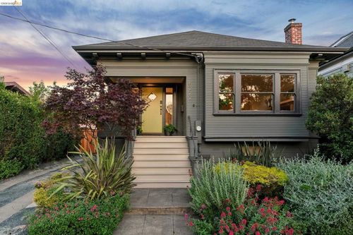 5222 Shafter Ave, Oakland, CA, 94609-2737 | Card Image