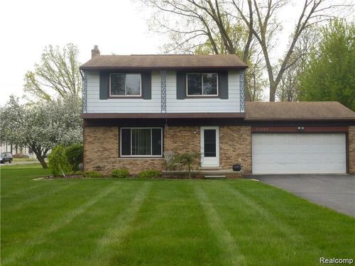 16931 Edwards Ave, Southfield, MI, 48076-2005 | Card Image